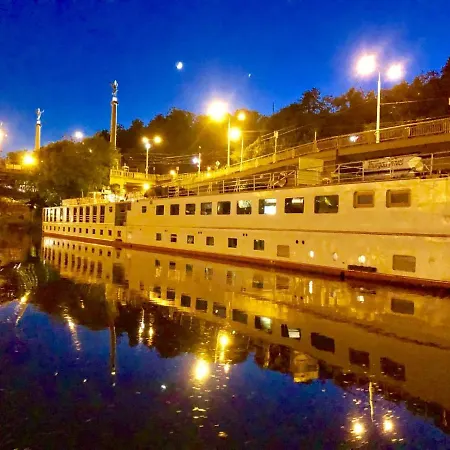 Florentina Boat 3* Prague