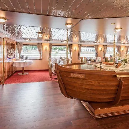 Florentina Boat