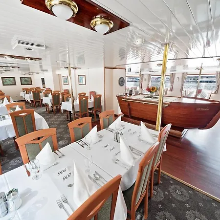 Florentina Boat Botel Prague