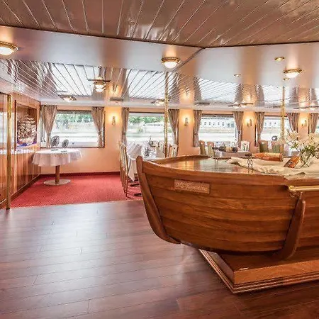 Florentina Boat